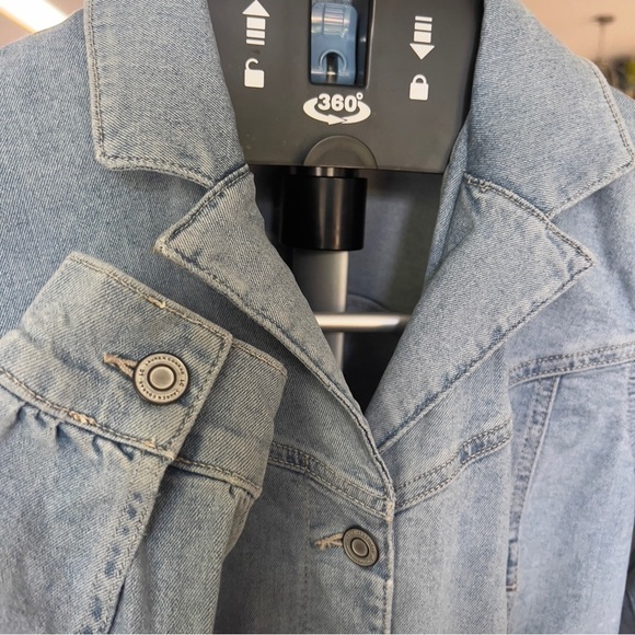 Lauren Conrad Women’s Belted Light Wash Denim Jean Cropped Short Jacket Size S - Picture 4 of 8